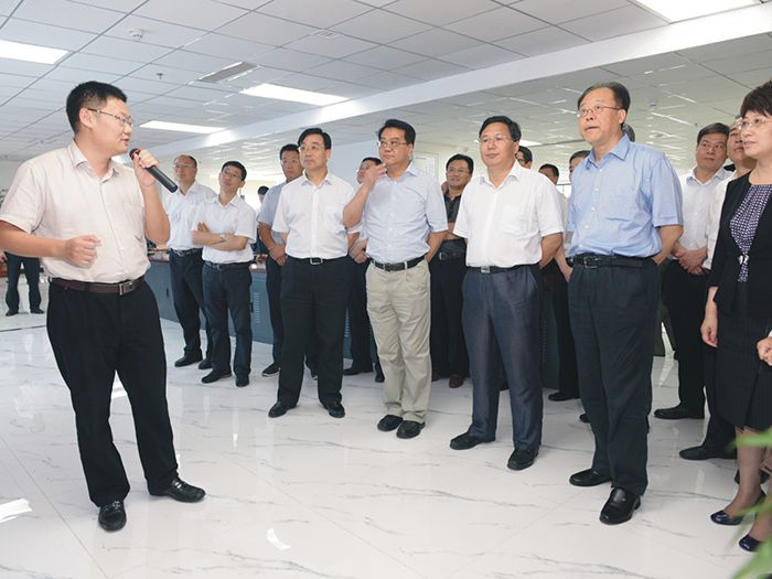 安徽省委常委、岳阳市委书记吴存荣，，，，，，，岳阳市党政代表团一行光临我集团参观调查